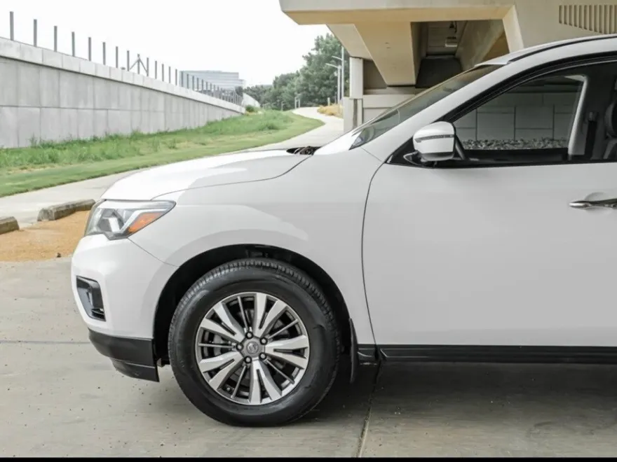 2018 Nissan Pathfinder S photo 1