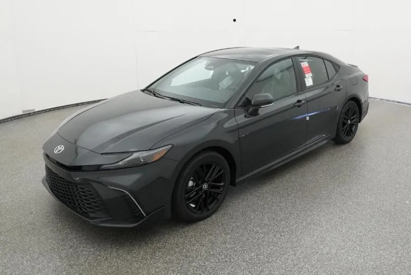 2026 Toyota Camry SE photo 1