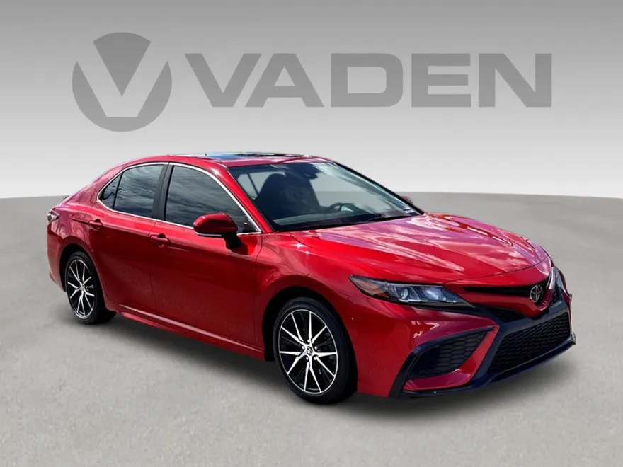 2022 Toyota Camry SE photo 1