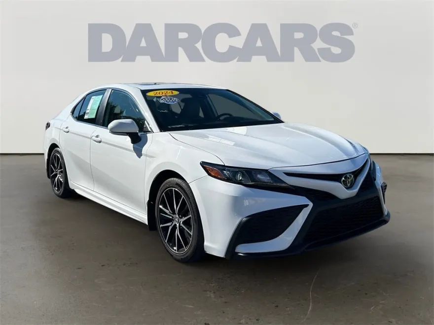 2024 Toyota Camry SE photo 1