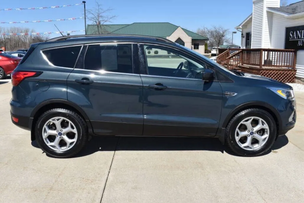 2019 Ford Escape SEL photo 1