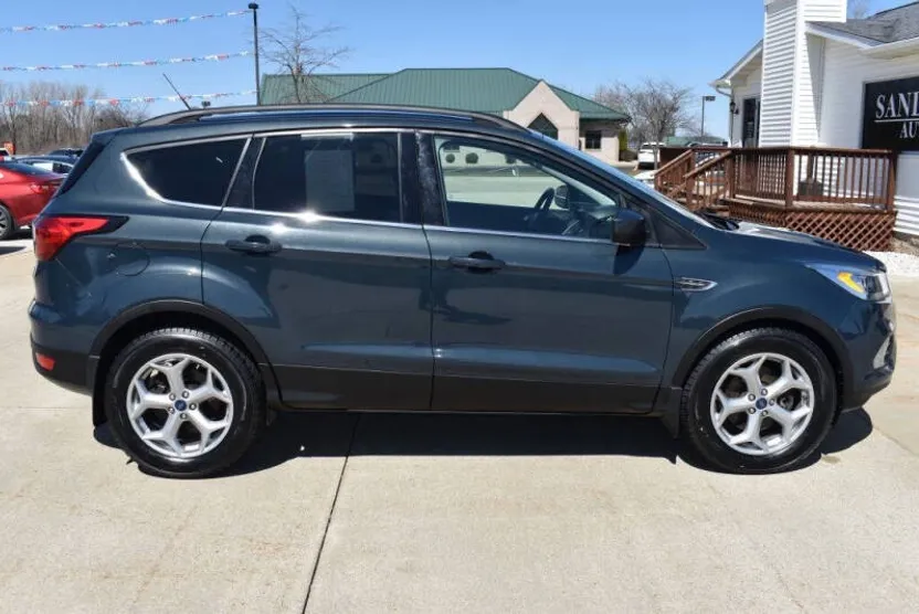 2019 Ford Escape SEL photo 1