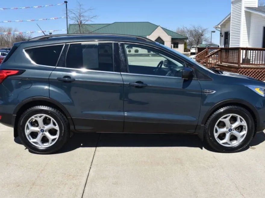 2019 Ford Escape SEL photo 1