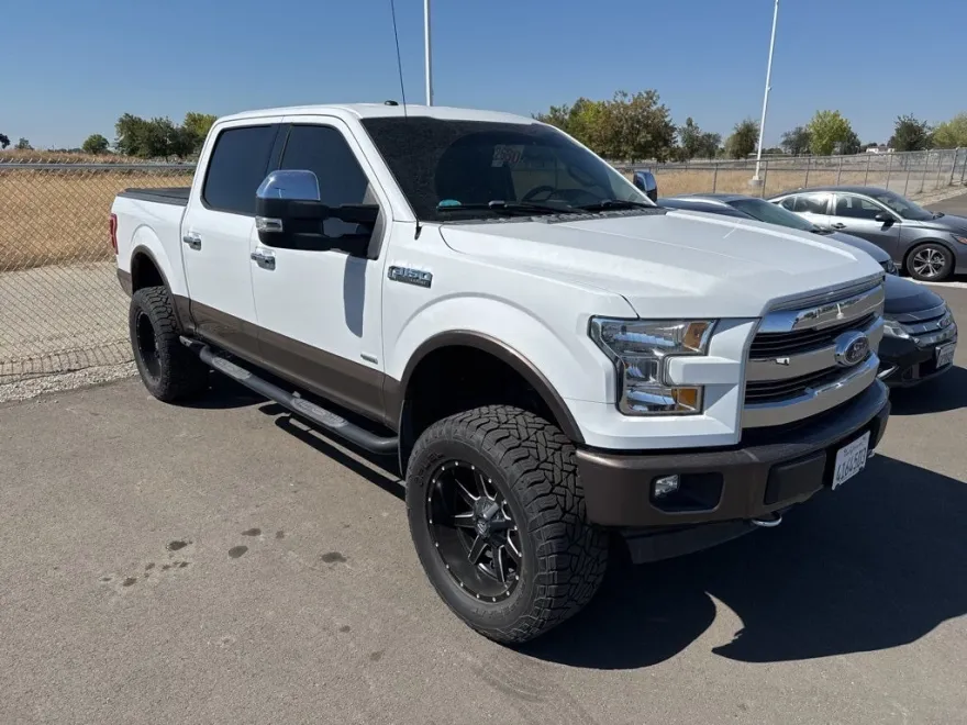 2017 Ford F-150 Lariat photo 1
