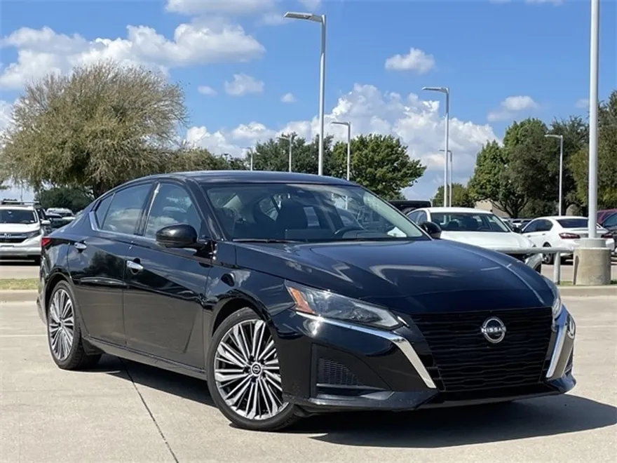 2023 Nissan Altima 2.5 SL photo 1