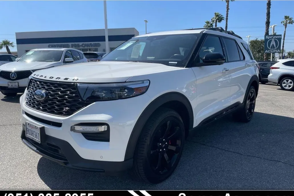 2023 Ford Explorer ST photo 1