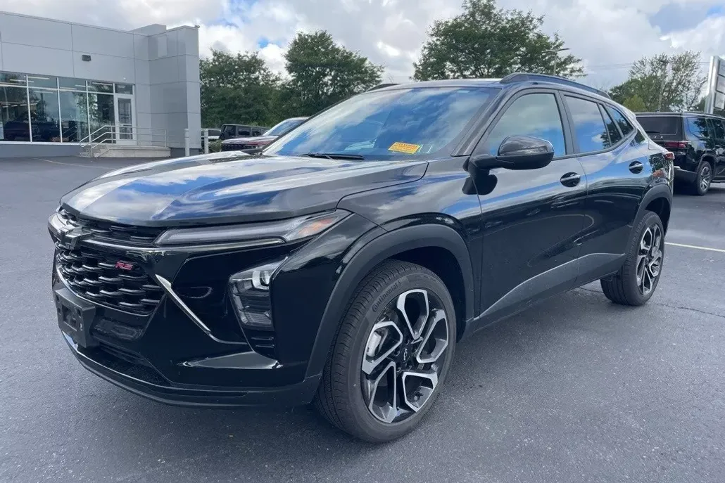 2024 Chevrolet Trax photo 1