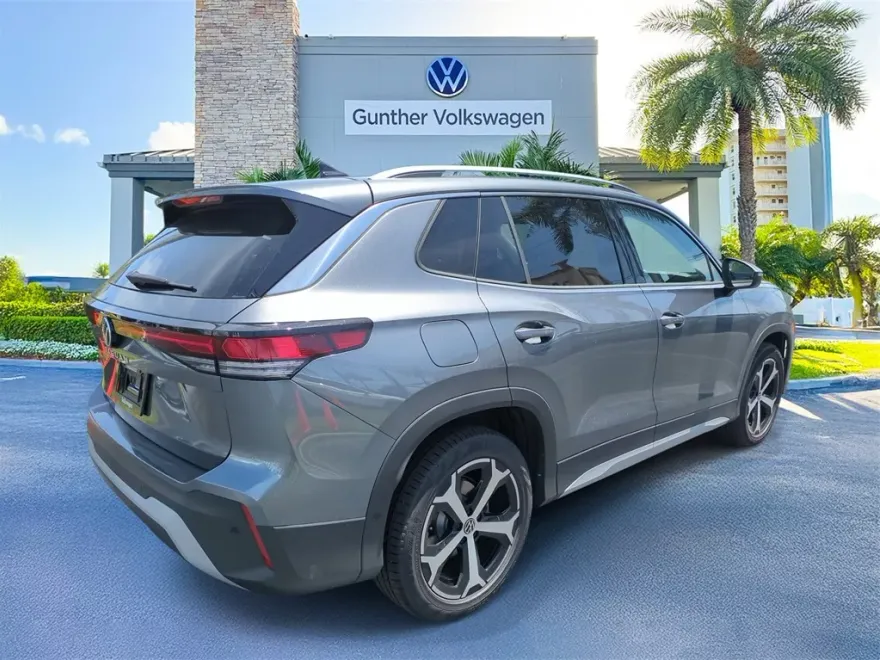 2025 Volkswagen Tiguan SE photo 1