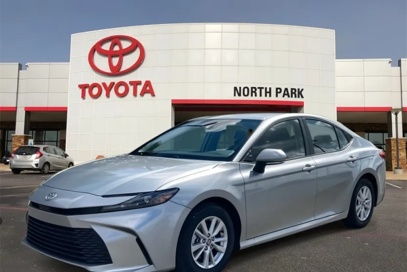 2025 Toyota Camry LE photo 1