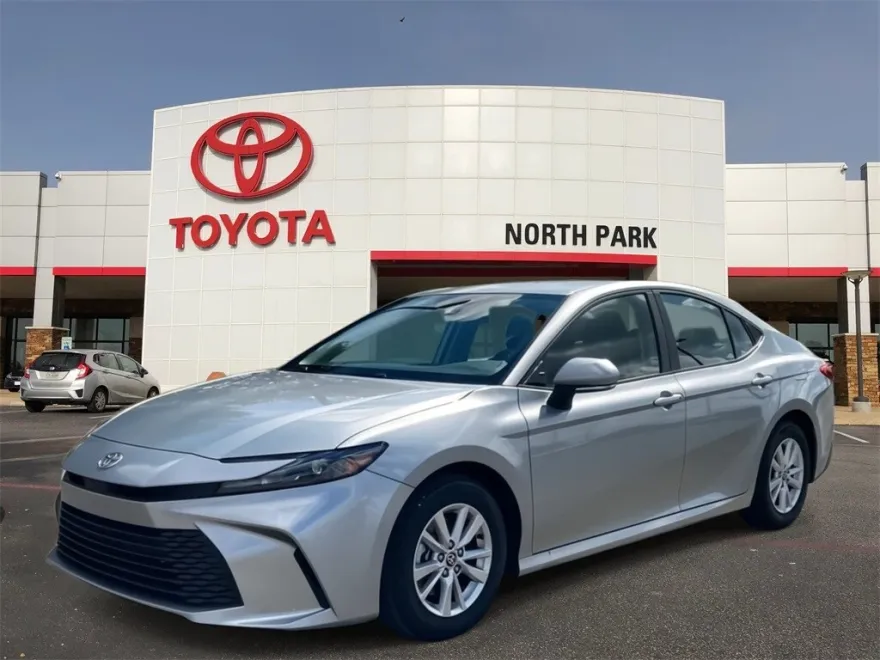2025 Toyota Camry LE photo 1