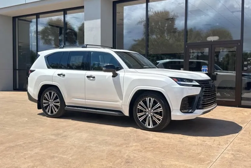 2025 Lexus LX 600 Luxury photo 1
