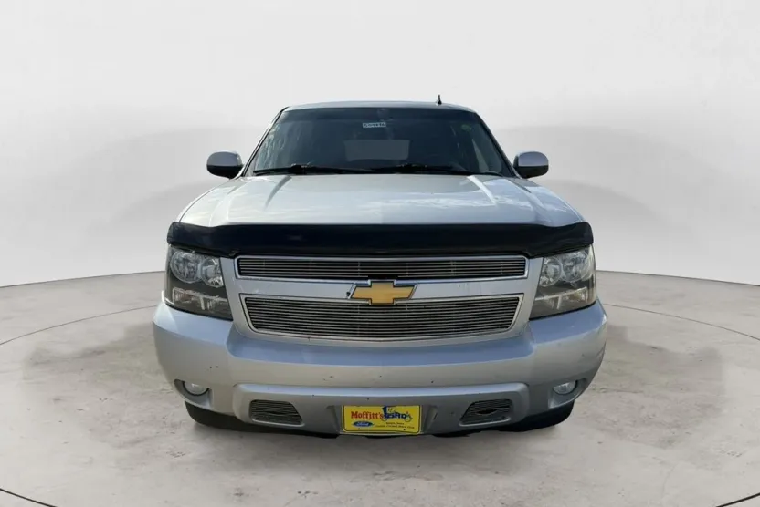 2013 Chevrolet Suburban 1500 LT photo 1