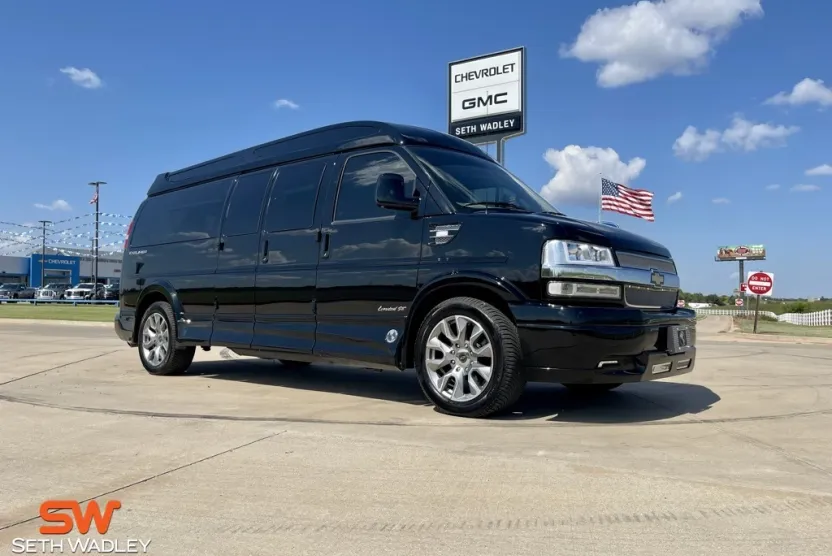 2024 Chevrolet Express 2500 Work Van Cargo photo 1