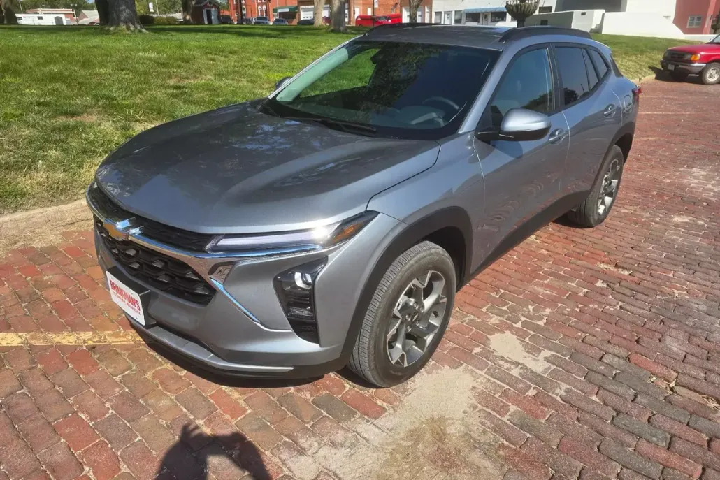 2025 Chevrolet Trax LT photo 1