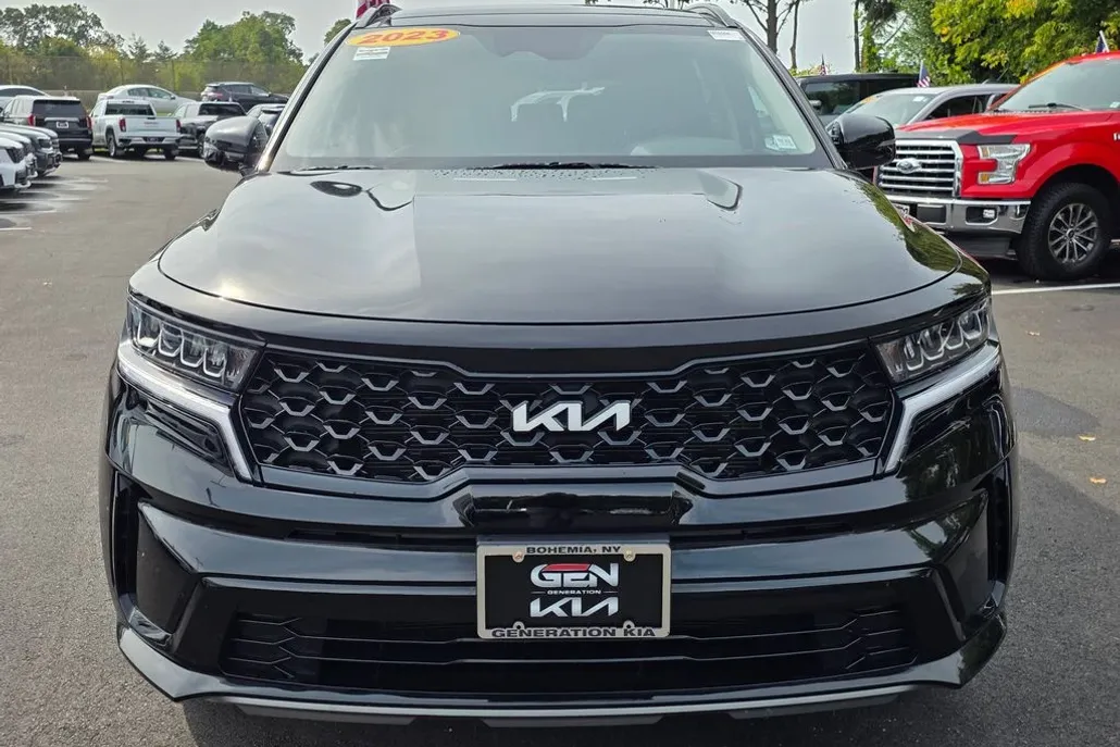 2023 Kia Sorento S photo 1