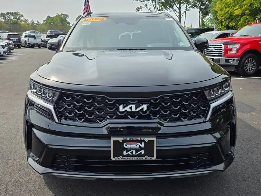 2023 Kia Sorento S photo 1
