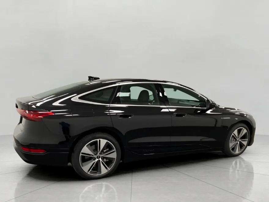 2025 Audi A6 Premium Plus Quattro photo 1