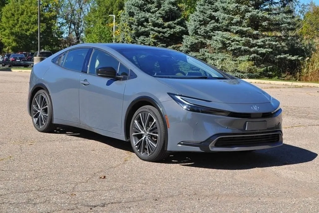 2023 Toyota Prius XLE photo 1