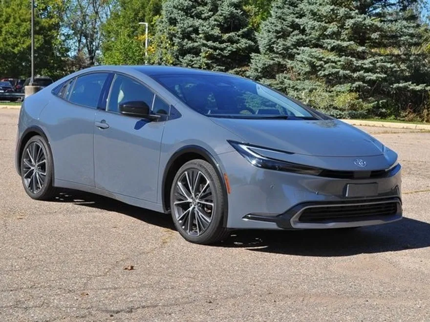 2023 Toyota Prius XLE photo 1