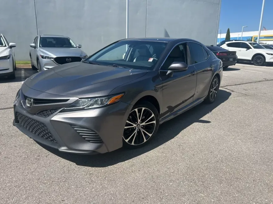 2018 Toyota Camry L photo 1