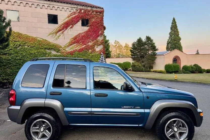 2004 Jeep Liberty Sport photo 1