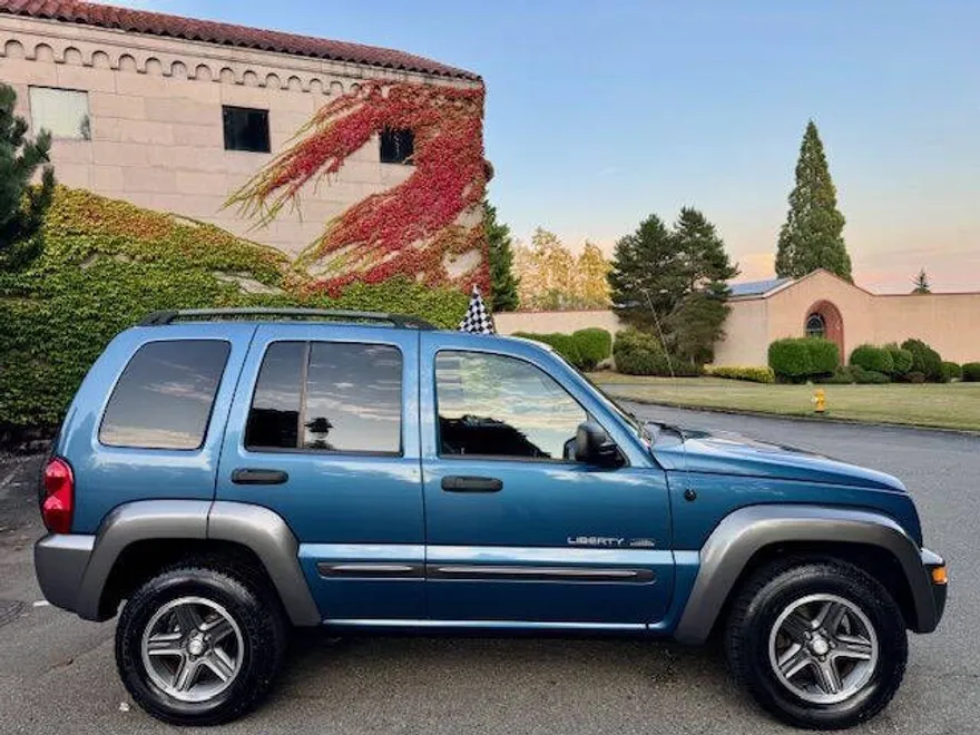 2004 Jeep Liberty Sport photo 1