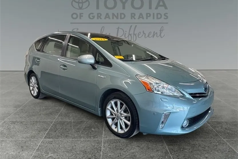 2014 Toyota Prius V Five photo 1