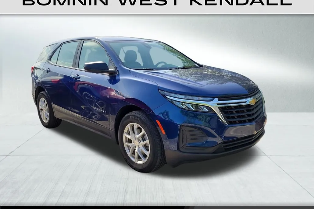 2023 Chevrolet Equinox LS photo 1