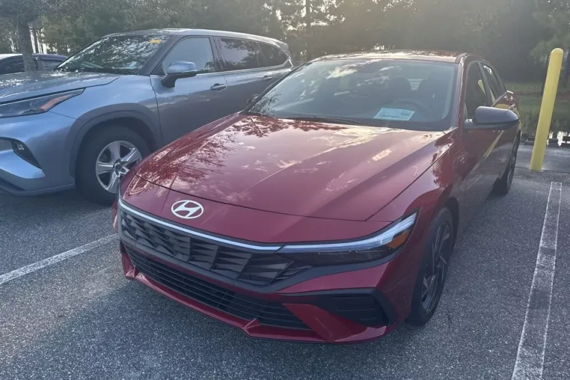 2025 Hyundai Elantra SEL Sport photo 1