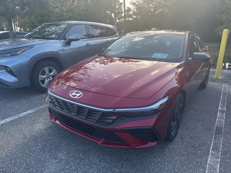 2025 Hyundai Elantra SEL Sport photo 1