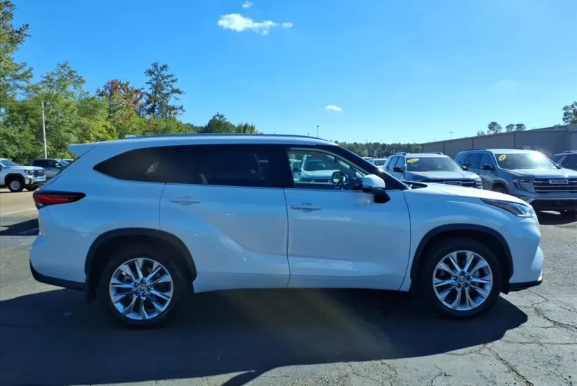 2023 Toyota Highlander Limited Platinum XLE XSE photo 1