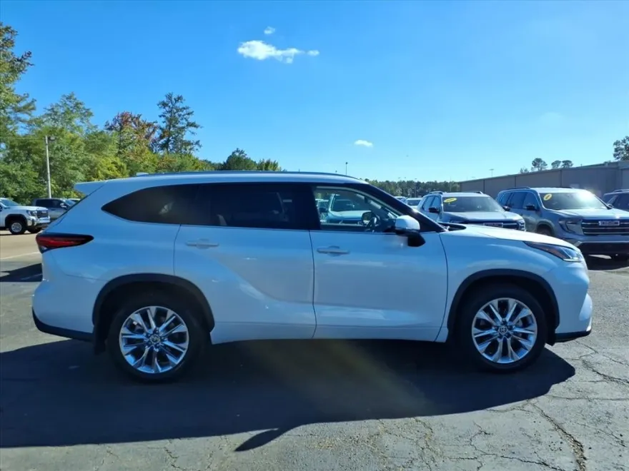 2023 Toyota Highlander Limited Platinum XLE XSE photo 1