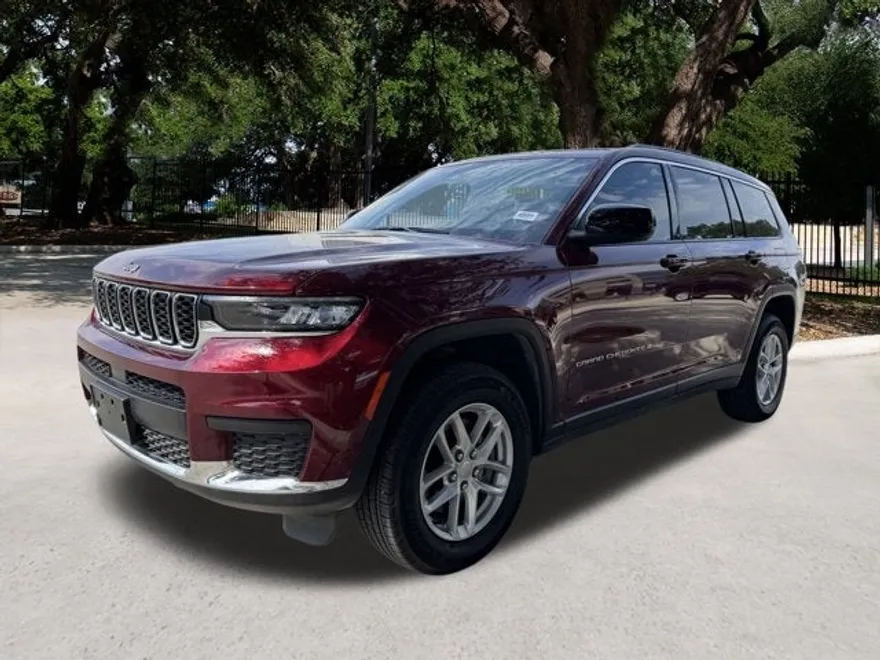 2024 Jeep Grand Cherokee Laredo photo 1