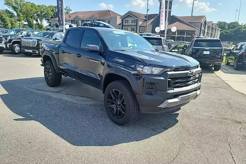 2025 Chevrolet Colorado Trail Boss photo 1