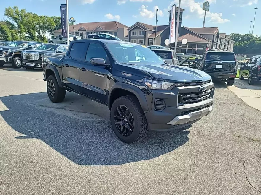 2025 Chevrolet Colorado Trail Boss photo 1