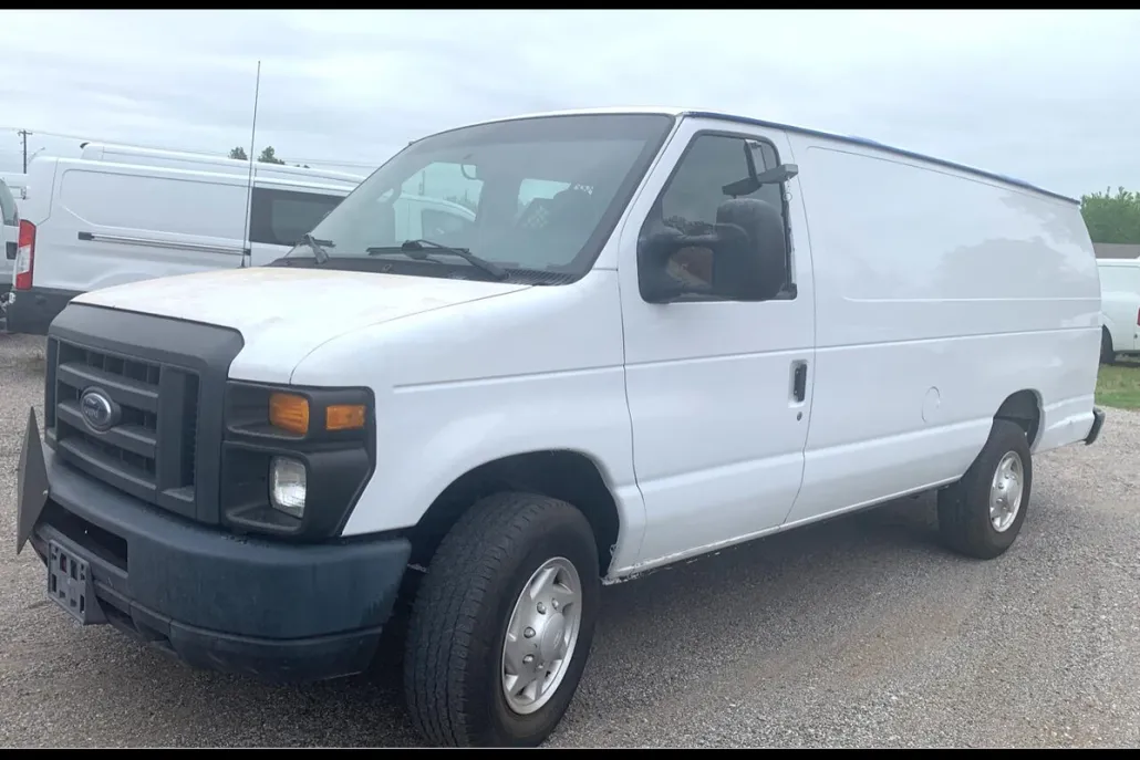 2013 Ford E-350 photo 1