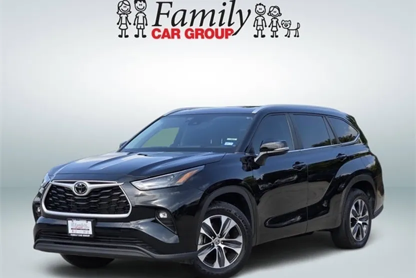 2023 Toyota Highlander XLE photo 1