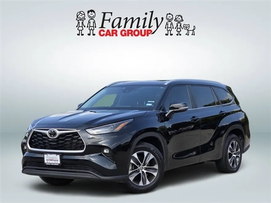 2023 Toyota Highlander XLE photo 1
