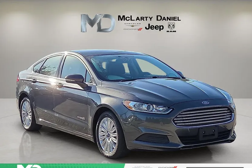 2016 Ford Fusion Hybrid SE photo 1