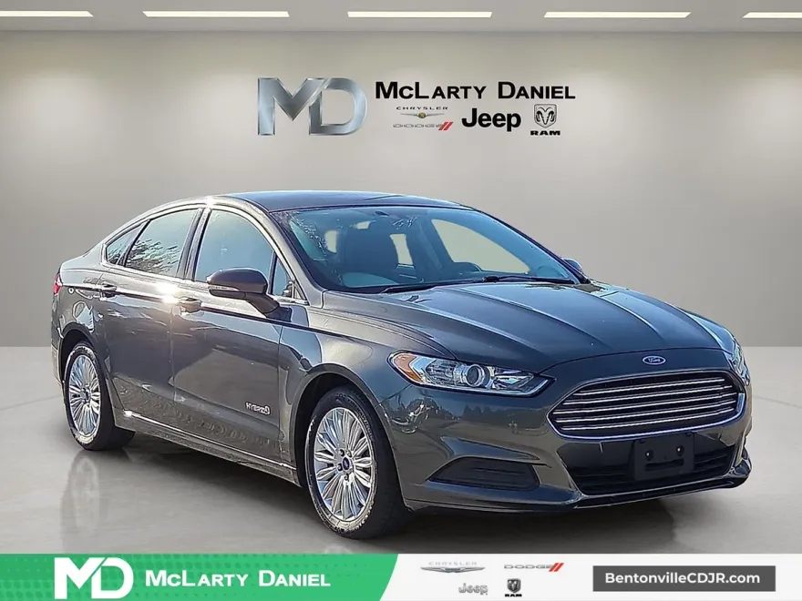 2016 Ford Fusion Hybrid SE photo 1