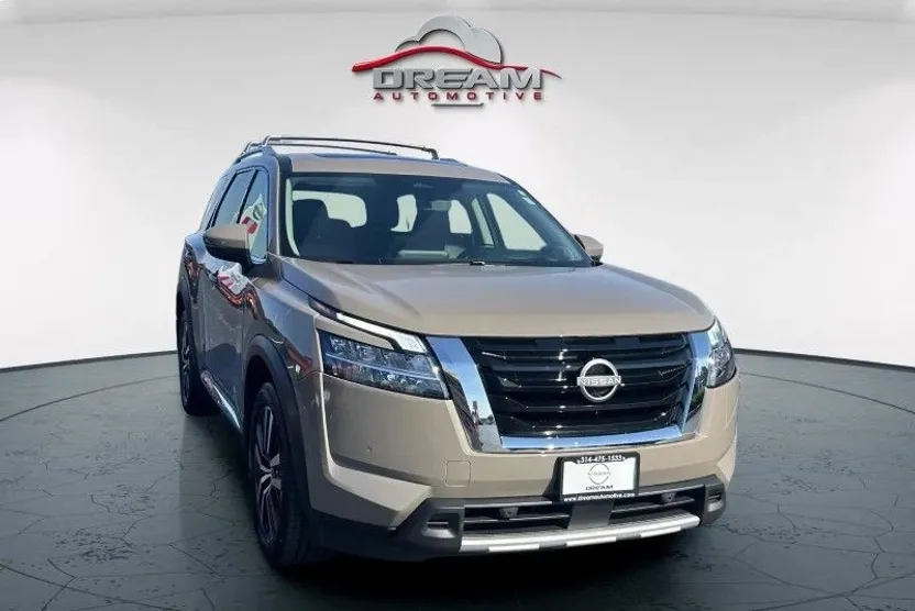 2023 Nissan Pathfinder Platinum photo 1
