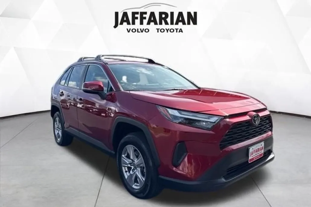 2023 Toyota RAV4 XLE photo 1