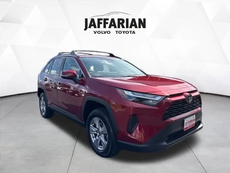 2023 Toyota RAV4 XLE photo 1