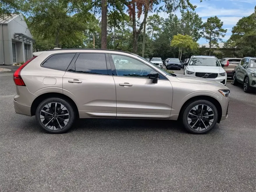 2026 Volvo XC60 B5 Plus photo 1