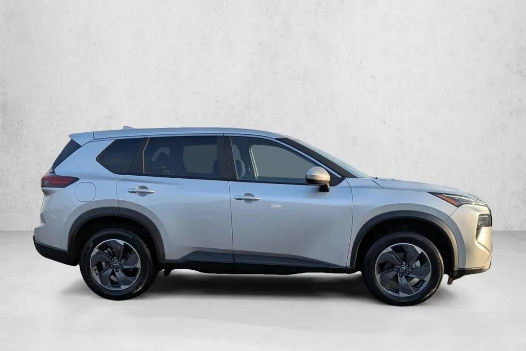 2024 Nissan Rogue SV photo 1