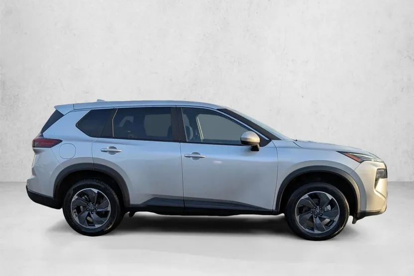 2024 Nissan Rogue SV photo 1