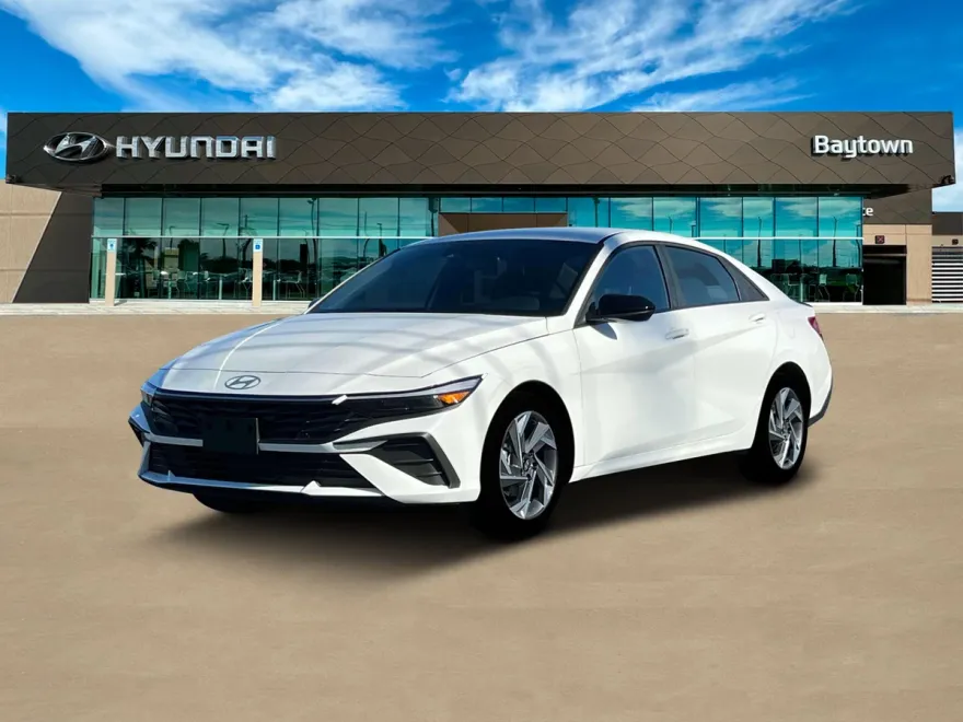 2025 Hyundai Elantra SEL Sport photo 1