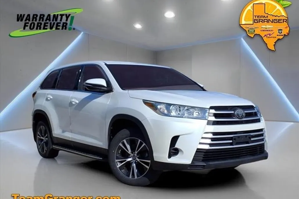 2019 Toyota Highlander LE Plus photo 1