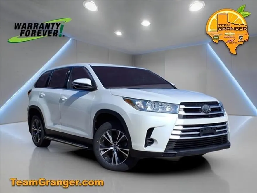 2019 Toyota Highlander LE Plus photo 1