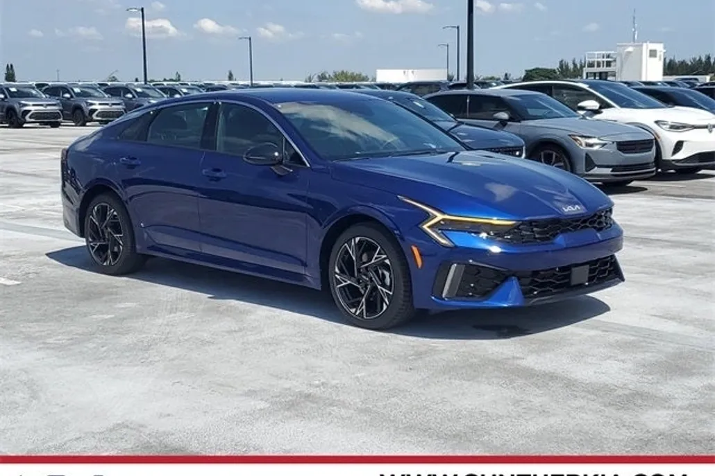 2025 Kia K5 GT-Line photo 1